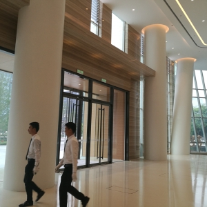 成都欧洲中心大堂圆柱人造石